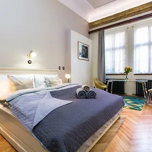 https://apartman-nebovidy.praguehotelsweb.com